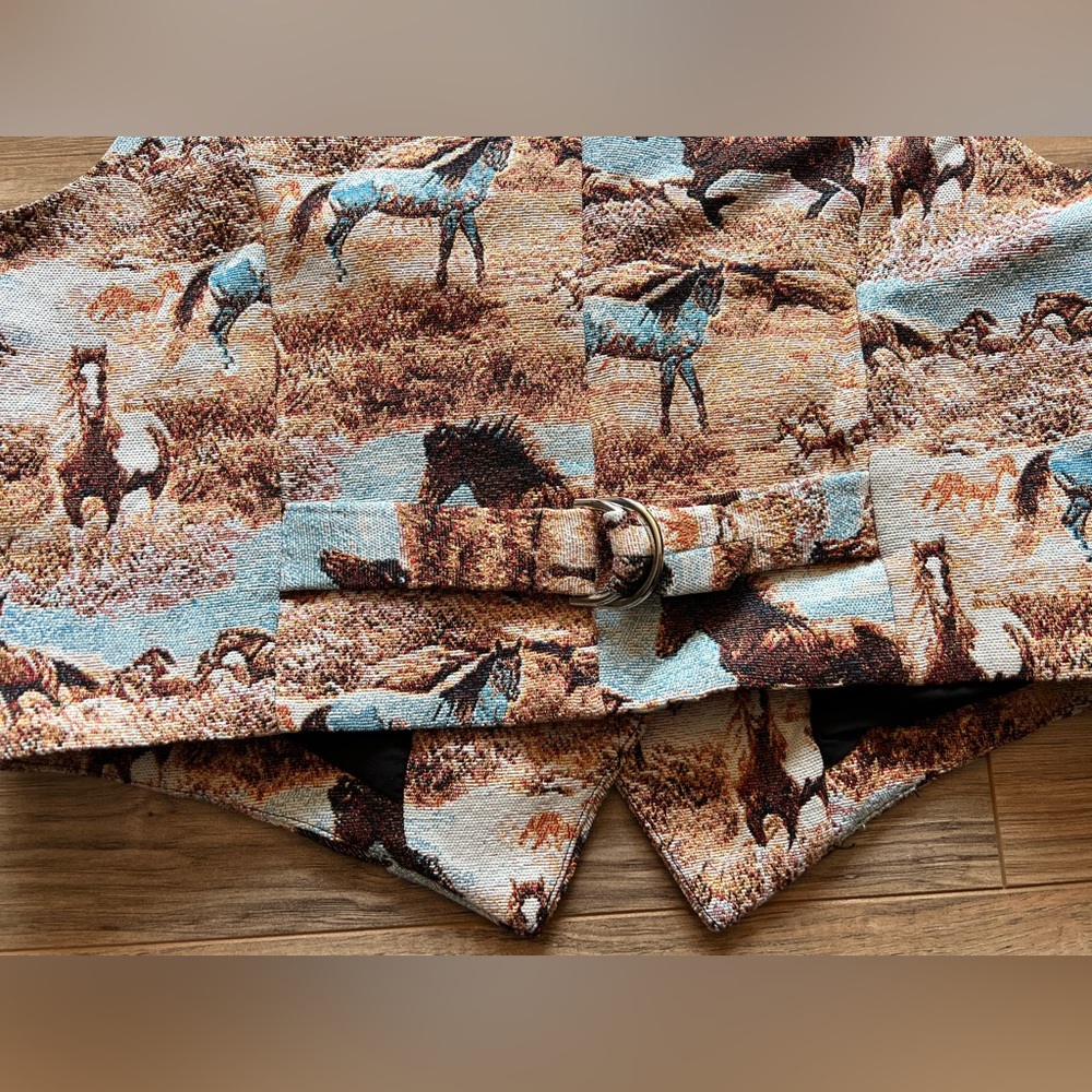 Dressed in LALA Tapestry Horse Print Button-Up Vest Sz Large - Picture 4 of 7